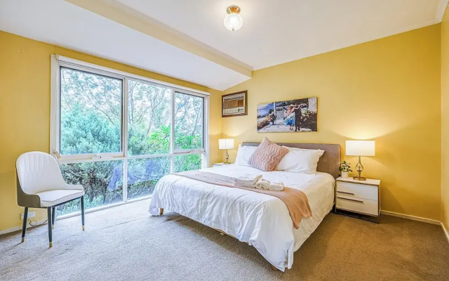 StayAU Comfy Two-Story with Pool Table