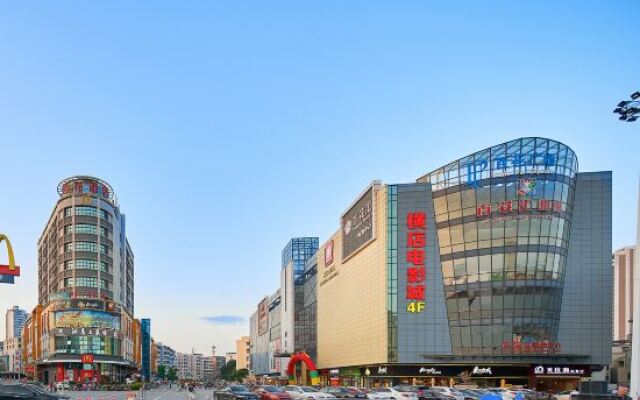 Baihua Hotel (Guangzhou North Railway Station Huaguoshan Park Metro Station Branch)