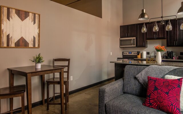 Strip District Apts with Wifi by Frontdesk