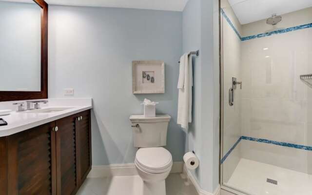 Beachfront Condo With 180-degree Views and Pool