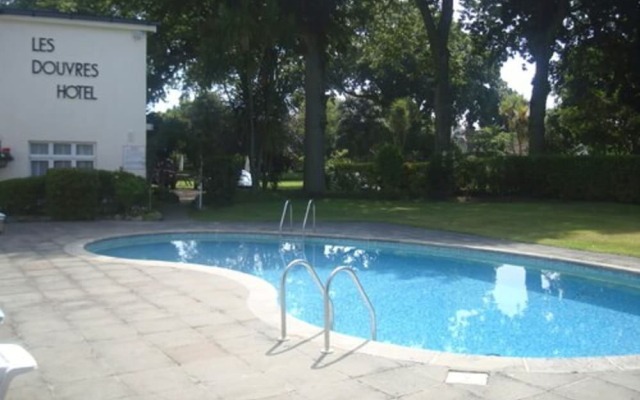 Les Douvres Hotel