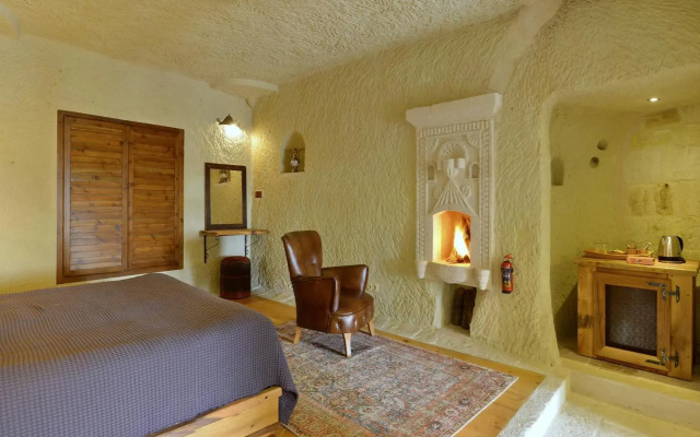 Seki Cave Suites