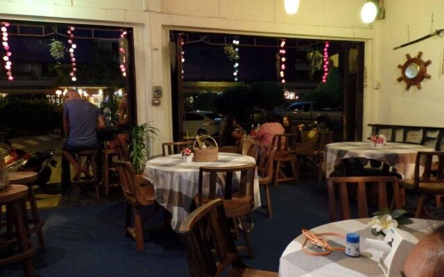 Pirates Cove Bar and Restauant