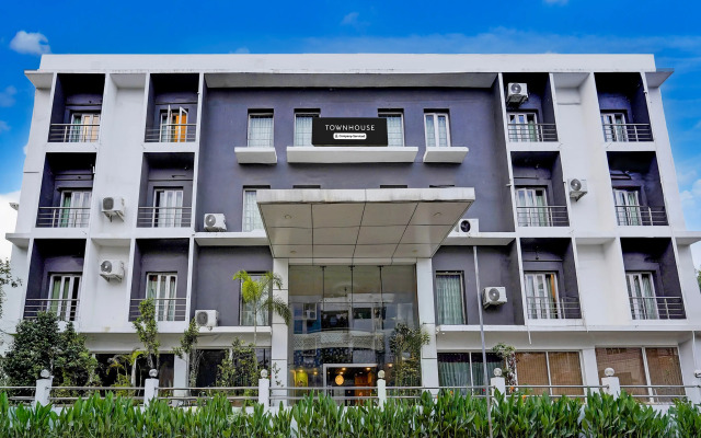 Super Townhouse Medavakkam Near Jayachandran