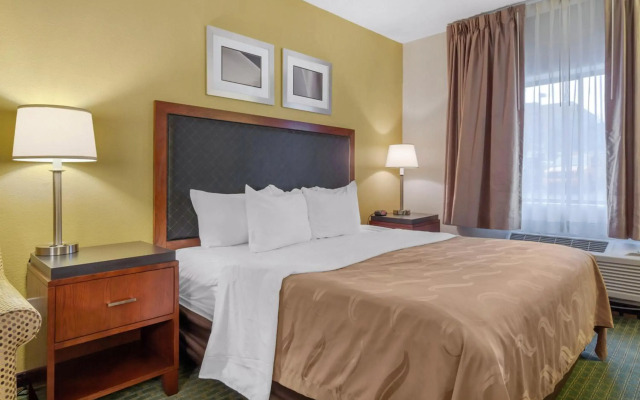 Quality Inn & Suites Lakewood - Denver Southwest