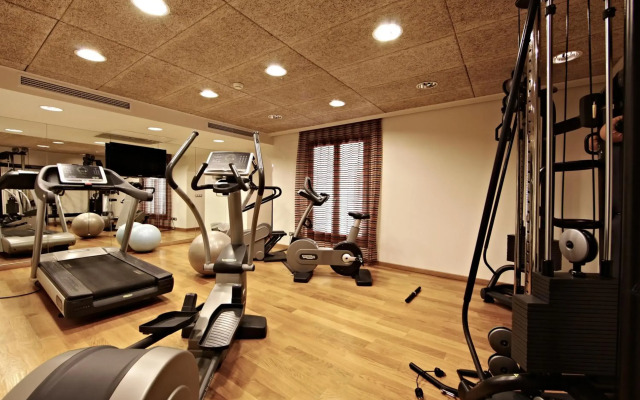Petit Palace Hotel Tres