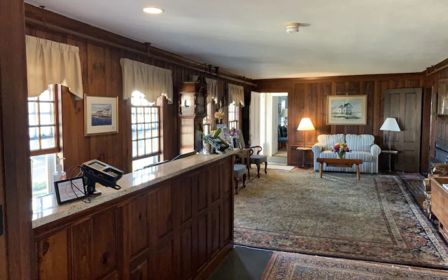 Lighthouse Inn