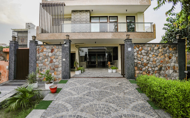 FabHotel Enaya Residency