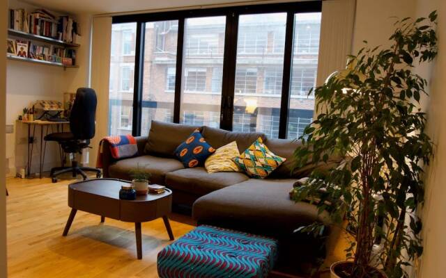 Light and Airy Dalston Living In Convenient Location