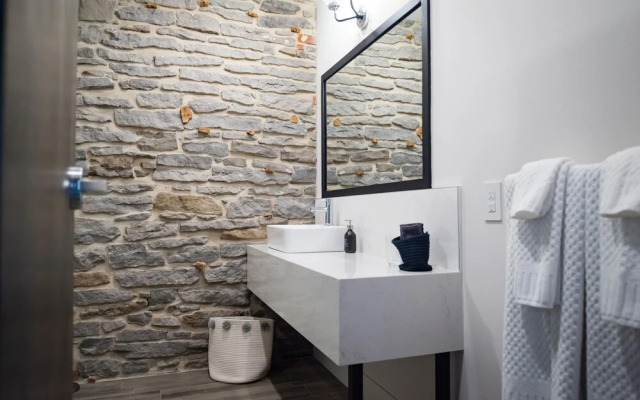 48 King West Boutique Hotel