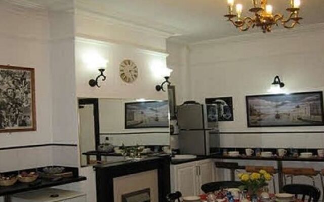 Liverpool Lodge