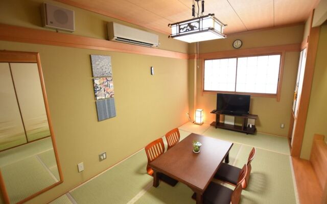 Aikamu Inn House