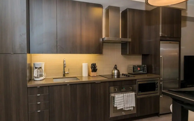 Sarkar Suites - CN Tower Rogers Centre