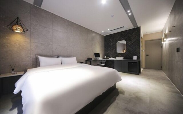 Changwon Jinhae Hotel Rian