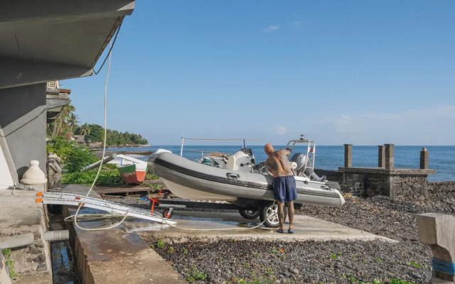 Blue Marlin 6-BR Villa Singaraja Bali