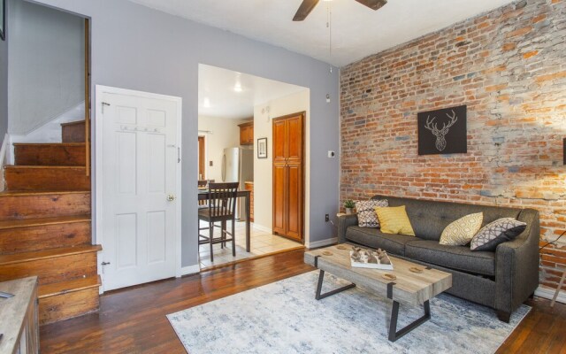 Fairmount GEM With Patio in the of it all