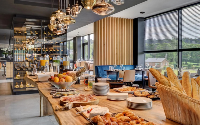 R hotel experiences