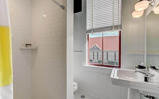 Amelia Schoolhouse Inn