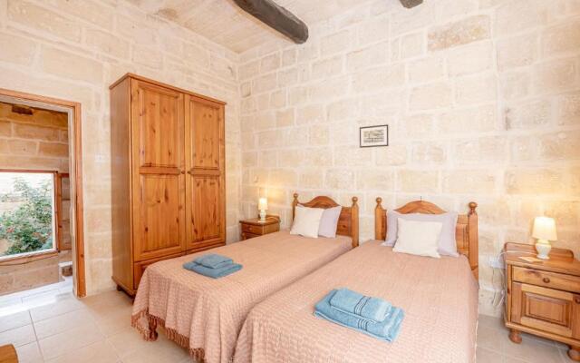 "3 Bedroom House of Character in Rabat Near Mdina"