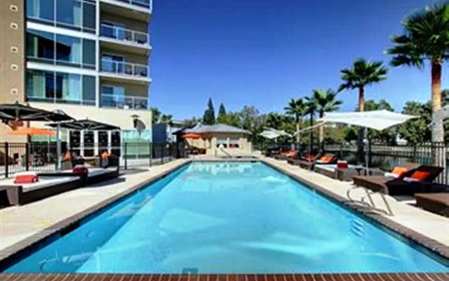 University Plaza Waterfront Hotel