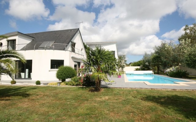 Modern Villa With Private Heated Pool, Located 2 km From the Sandy Beach