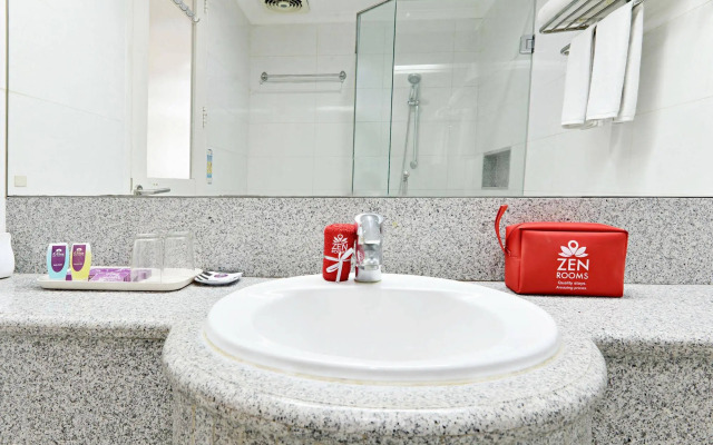 ZEN Rooms Cihampelas Otten