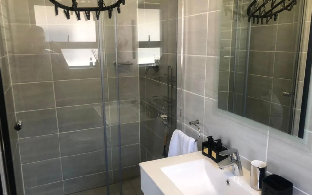 Luxurious Waterfall 1 bedroom Condo With Free Uncapped Wifi