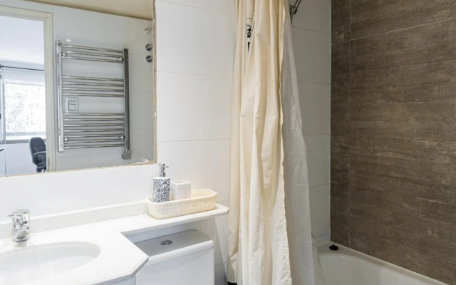 Vitacura Zen 2BR W/ Parking, Wifi, Gym & Mall