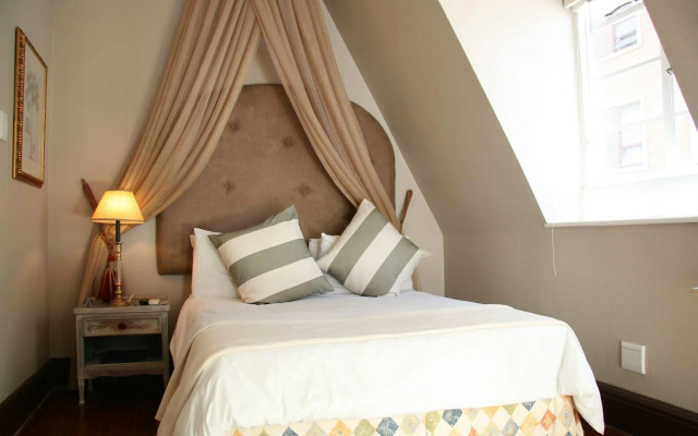 Tudor Hotel