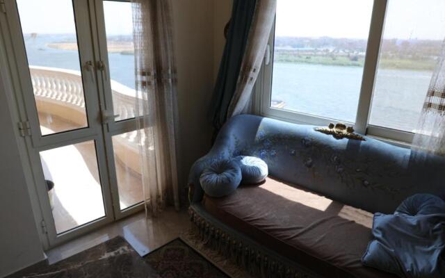 Maadi, Direct Nile river View From all Rooms