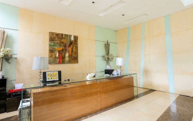 OYO 215 Sunshine City Suites
