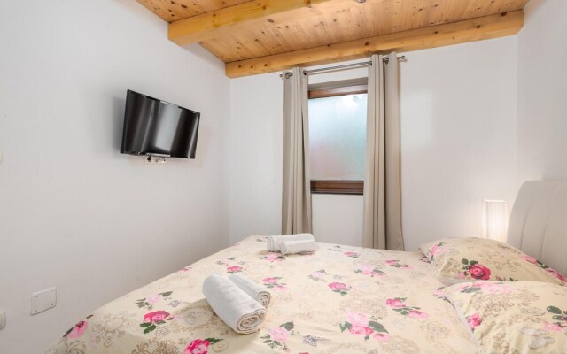 Amazing Home in Gostinjac With Wifi and 3 Bedrooms