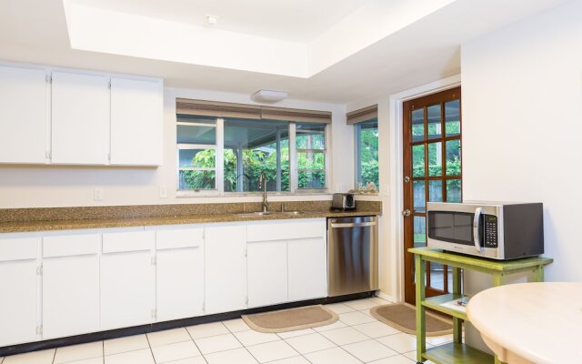 Crescent Street 1138 A by Vtrips