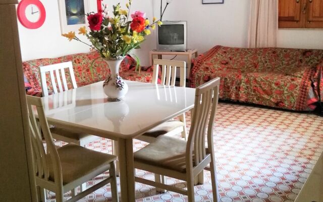 Comfortable Apartment In Giardini Naxos With Garden