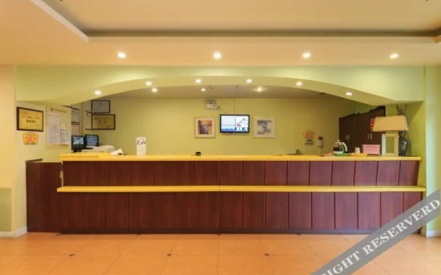 Home Inn Pebble Hotel (Liuzhou Five Star Pedestrian Street Diwang New World)