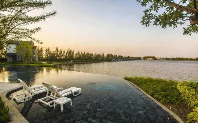 Saksiam Lakeside Resort