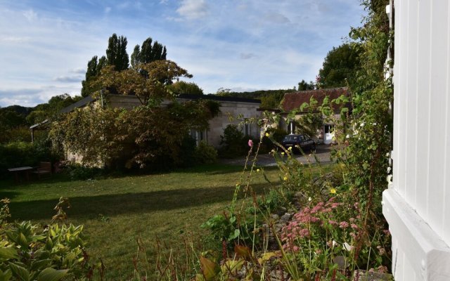 Modern Mansion in Machemont with Private Garden