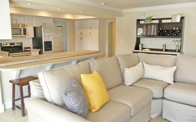 Waterfront Home With Pool and Western Exposure