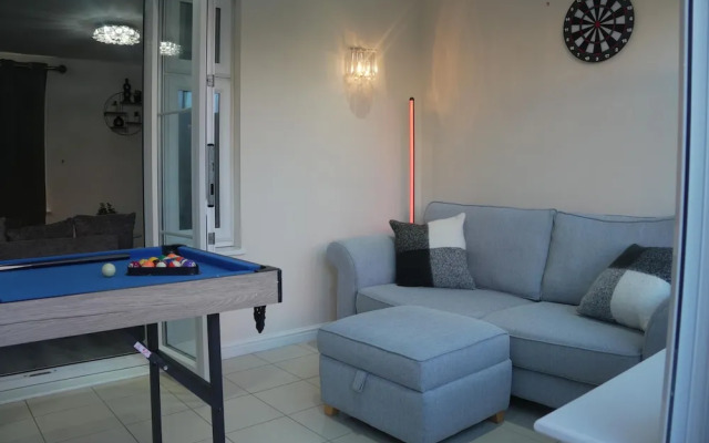Lovely 3-bed House in Solihull