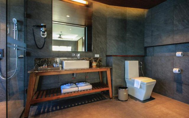 Two Seasons Coron Bayside Hotel