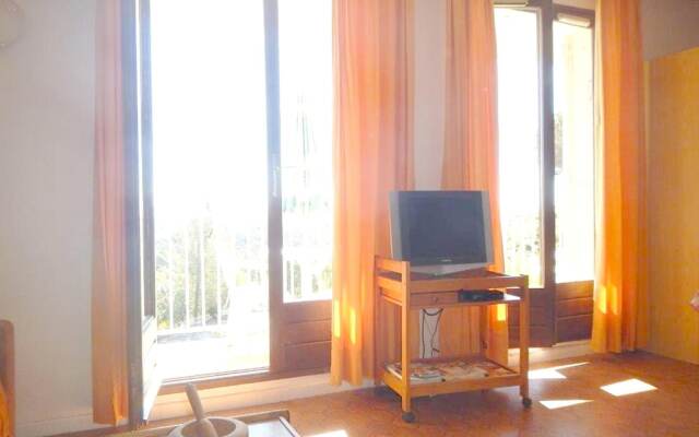 Studio in La Croix-valmer, With Wonderful sea View and Furnished Balco