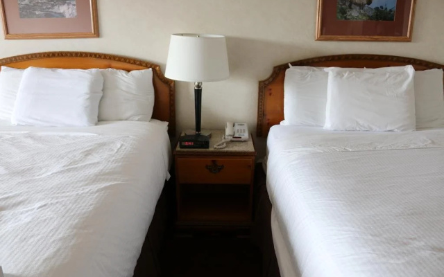 Gray Wolf Inn & Suites