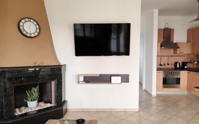 Modern 1Br apt , Garden , View & AC