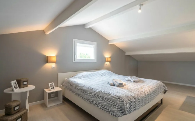 Villa w/ Palm Trees & Pool