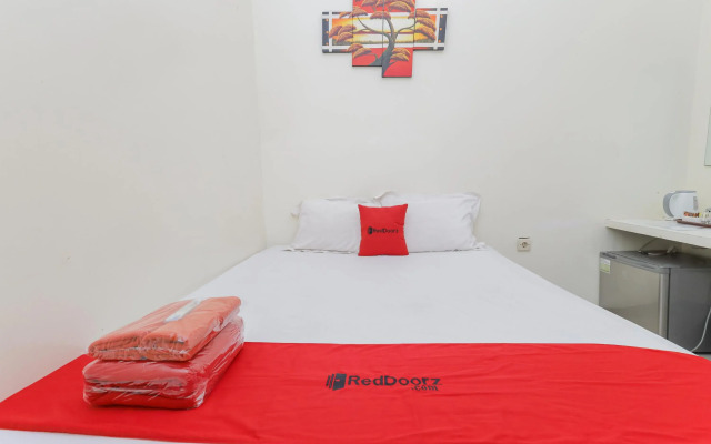 RedDoorz Plus @ K23 Rungkut Madya