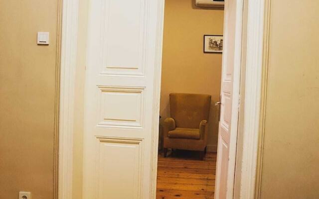 Historical Apartment Galata Tower and Sea View