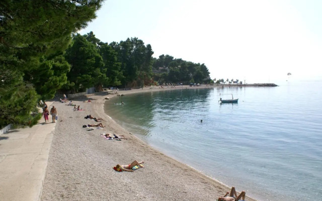 Apartments by the sea Brela, Makarska - 18356