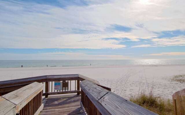 Tradewinds Condos by Hosteeva