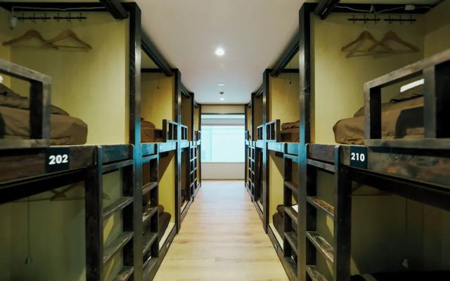 Akasaka Guesthouse HIVE - Hostel