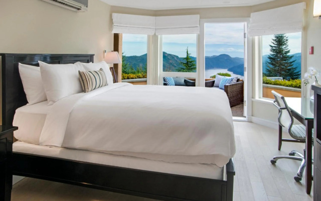 Villa Eyrie Resort
